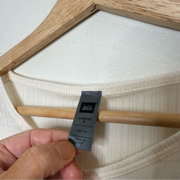 REI 100% Silk Ribbed Sheer V-Neck Longsleeve size medium - Picture 6 of 8